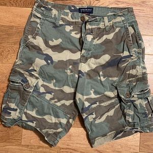 Men’s 30 waist American Eagle cargo shorts